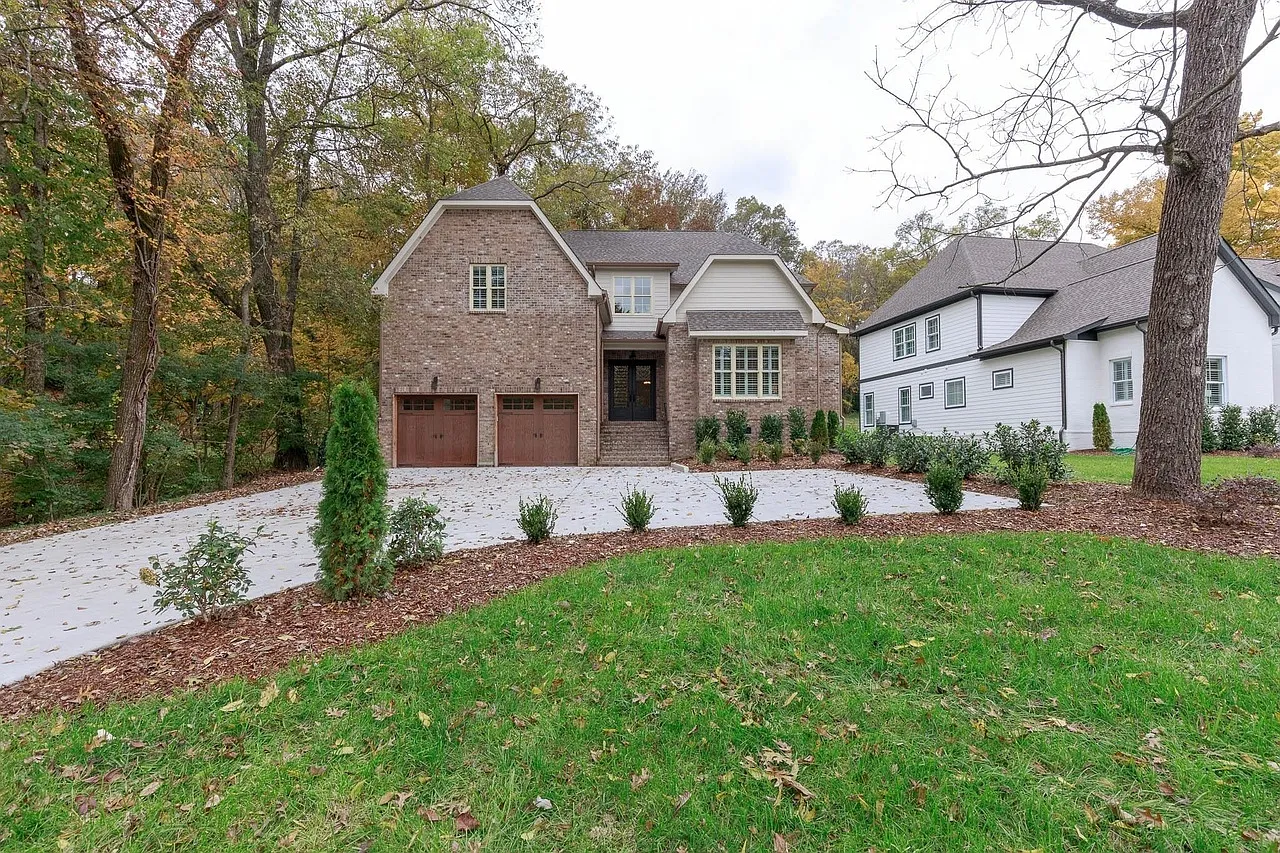 4 bed, 4210 sqft, $6,950 — Photo 1