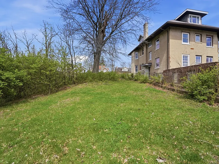 2545 Harrison Ave #2 — Photo 31