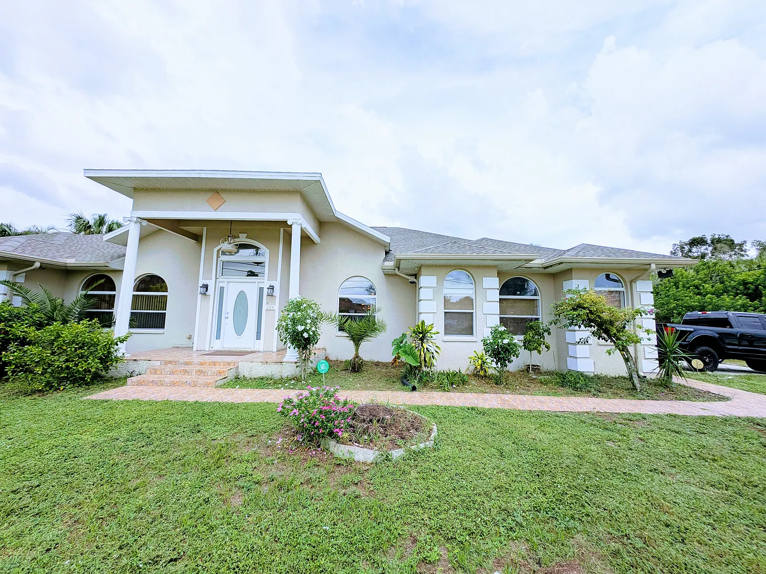 4 bed, 5.5 bath, 4440 sqft, $3,950 — Photo 2
