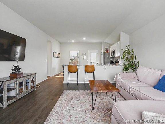 5th image of 16227 S 88th Ave E