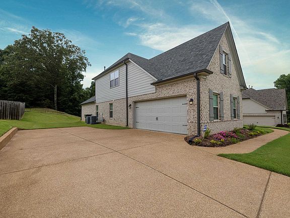 5th image of 40 Joseph Ct