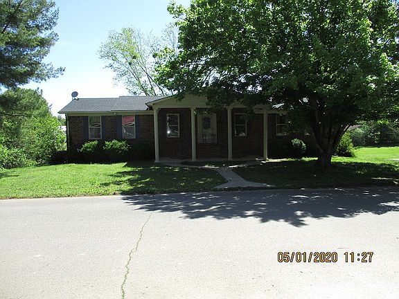 2nd image of 598 Edgewood Cres