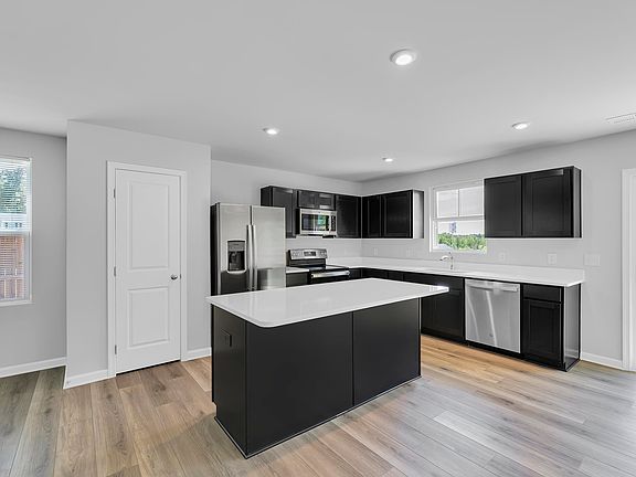 5th image of 209 Utica Bend Ct