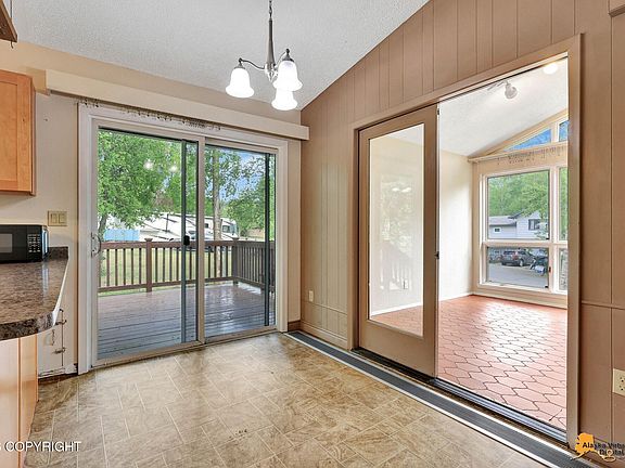 3rd image of 10619 Colville St