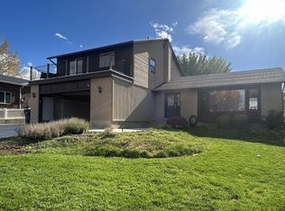 1094 E Gravel Hills Dr, Sandy, UT 84094