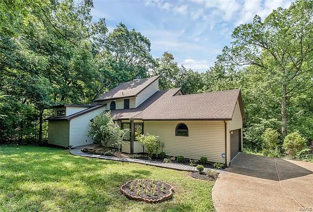 5574 Butler Hill Rd photo 1