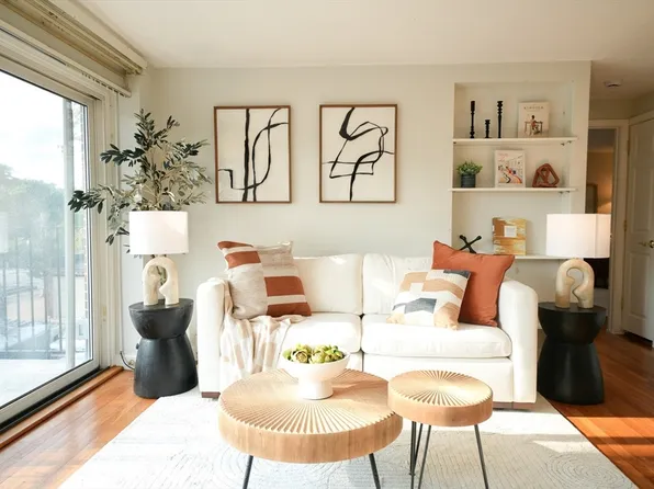 260 Tremont St APT 13, Melrose, MA 02176