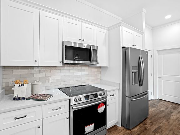 5th image of 98 E McBee Ave #111