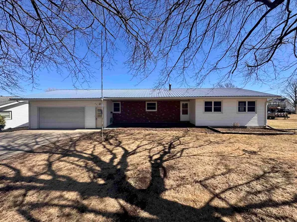 603 1st St NE, Waukon, IA 52172