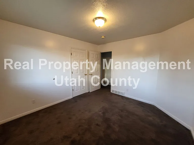 572 S 1750 E — Photo 18