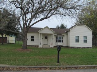 505 S Summit St, Weimar, TX 78962