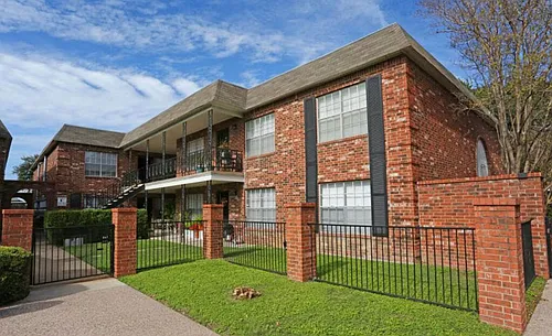Towne Oaks II Photo 1