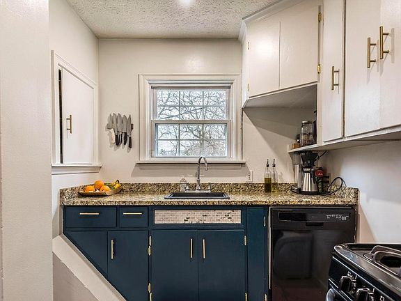 3rd image of 4559 Stewart Pl