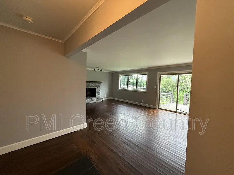 3 bed, 2.0 bath, $1,745 — Photo 4
