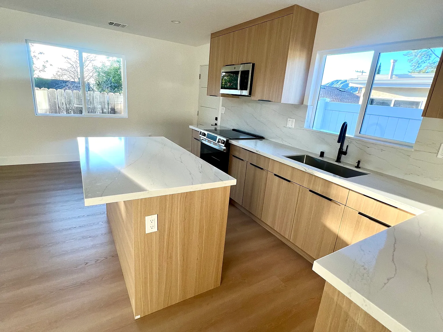 7724 Kyle St — Photo 3