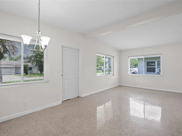 5212 N Indiana Ave — Photo 20