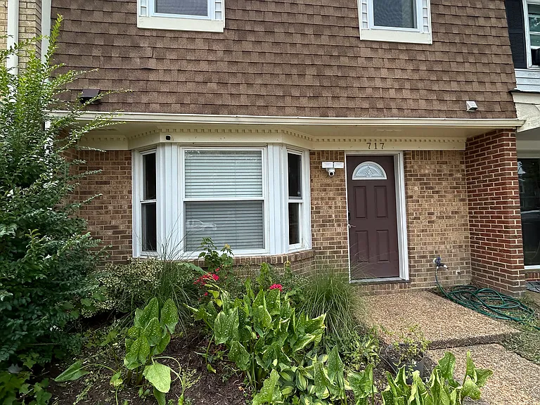 717 Westminster Ln — Photo 37