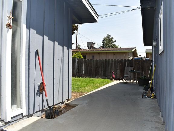 5th image of 610-612 W Iris Ave