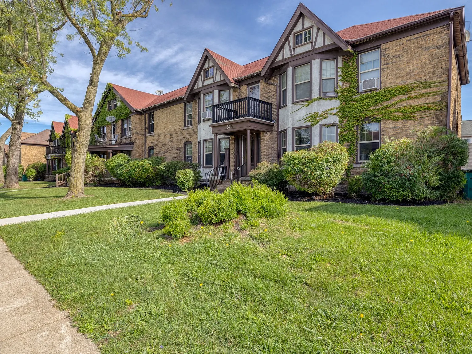 Colvin View Apartments — Photo 2