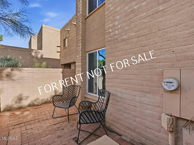 2824 E Sierra Vista Rd — Photo 3