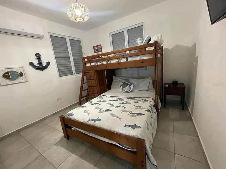 10 Corchado — Photo 3