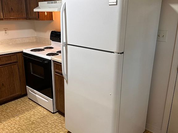 5th image of 706 N Park Blvd #11