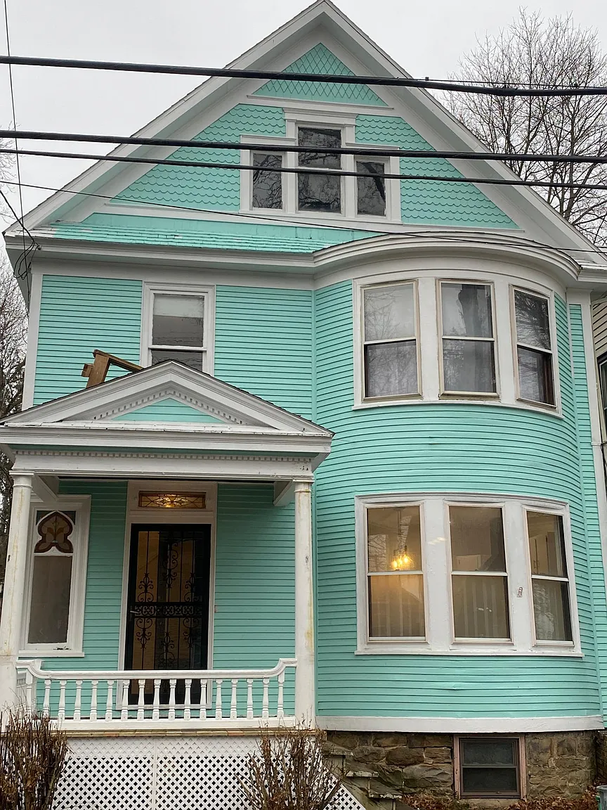 112 E Maple St photo 1