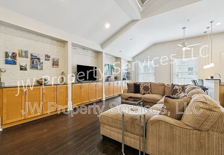 339 Carondelet St #4F — Photo 3