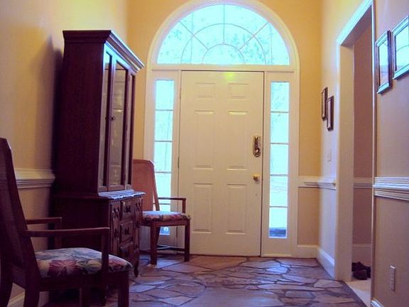 Foyer 7.4'x12.10'