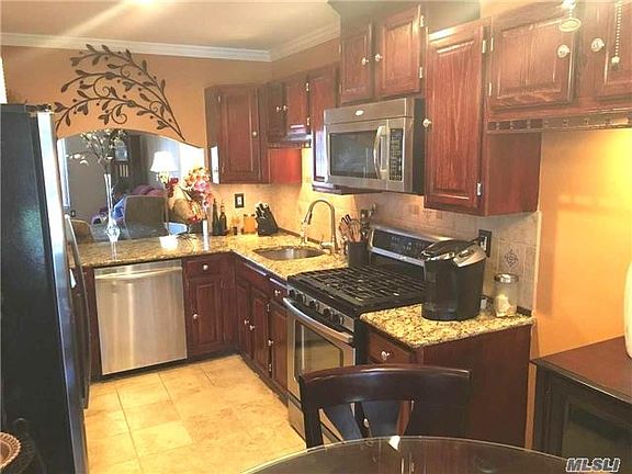 4th image of 74 Sprucewood Blvd