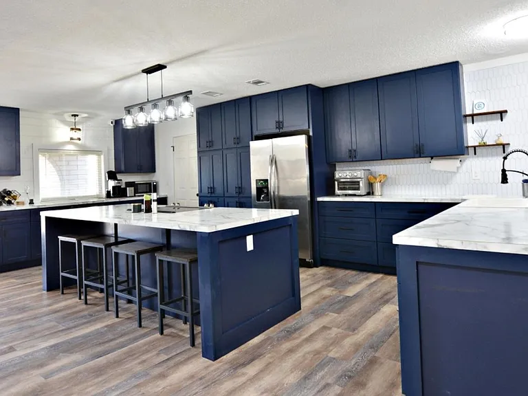 801 W 19th St #2 — Photo 3