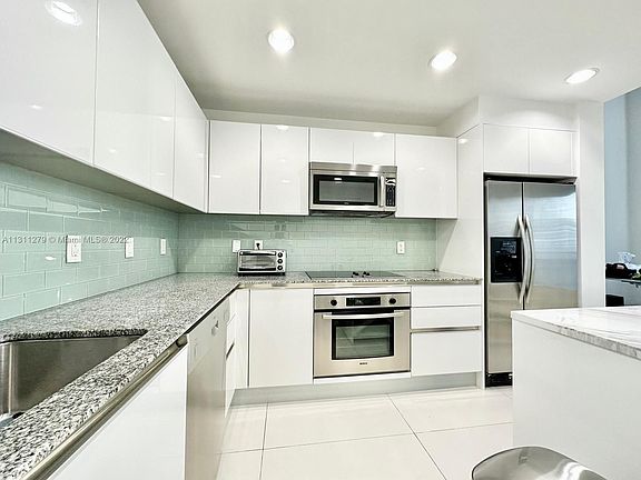 4th image of 1060 Brickell Ave APT 801