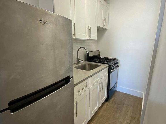 4th image of 901 Sterling Pl APT 4