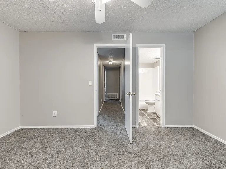 Fairfax Apartments — Photo 25