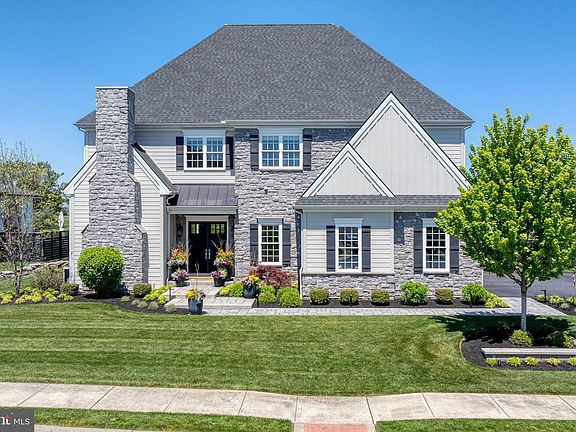 2nd image of 685 Fleetwood Dr