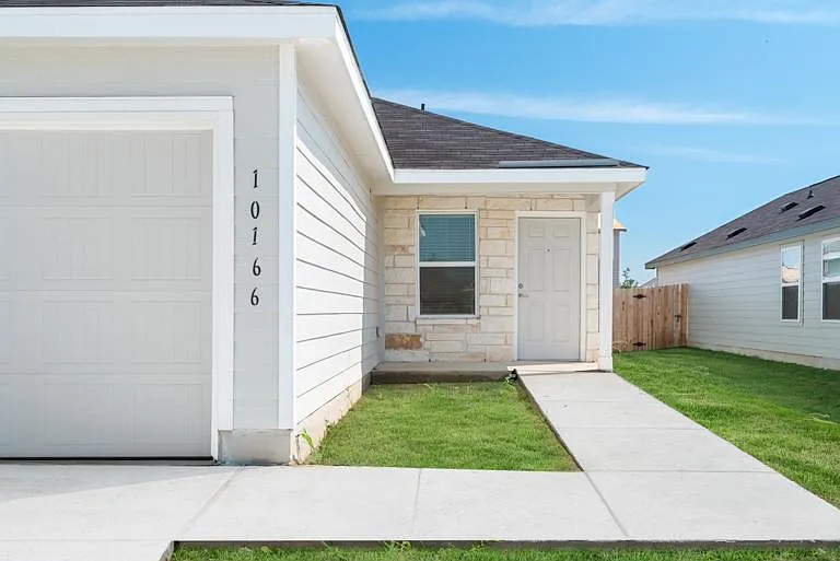 3 bed, 1266 sqft, $1,625 — Photo 2
