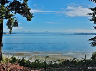 6317 Wilson Pl, Clinton, WA 98236