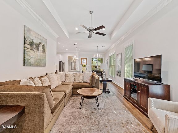 3rd image of 302 Twin Meadow Ln