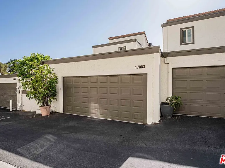 17083 Palisades Cir — Photo 27