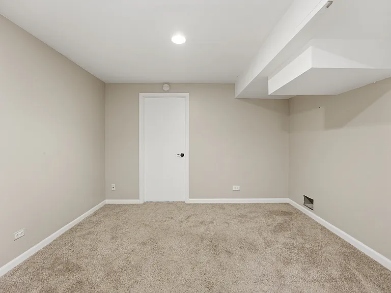 950 Donnelly Pl — Photo 31