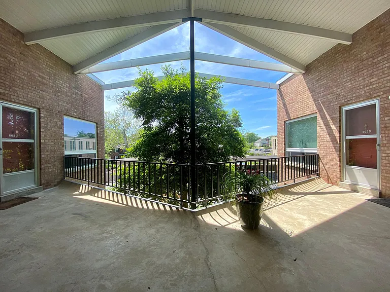 605 S Kirkwood Rd #D — Photo 12