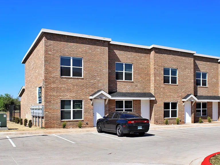 11800 N Western Ave — Photo 27