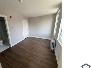 5600 N Sydenham St #1R, Philadelphia, PA 19141