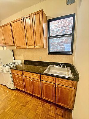 3rd image of 321 E 85th St APT 4A