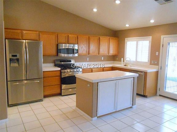 4th image of 3371 S Park St