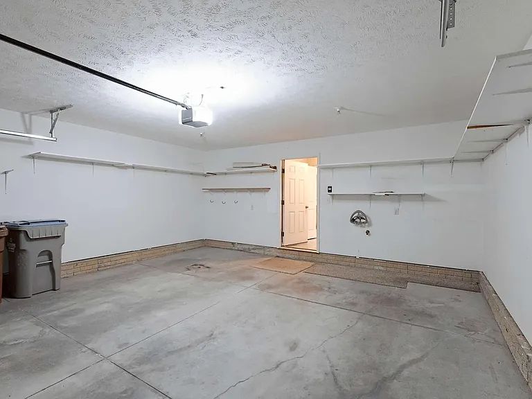 1718 Sawyer St — Photo 30