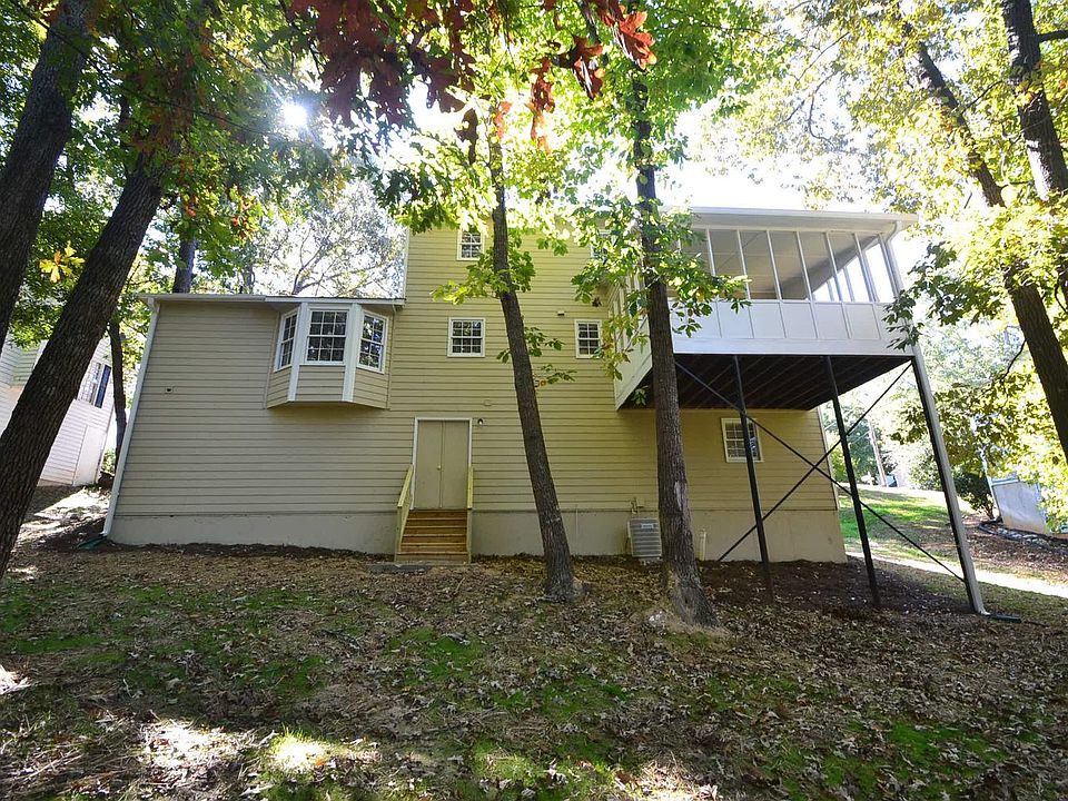 2nd image of 2832 Fenton Pl