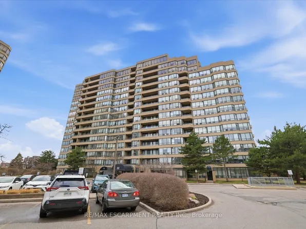 22 Clarissa Dr #506, Richmond Hill, ON L4C 9R6