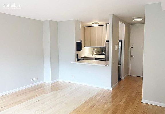 5th image of 250 W 89th St APT 14A