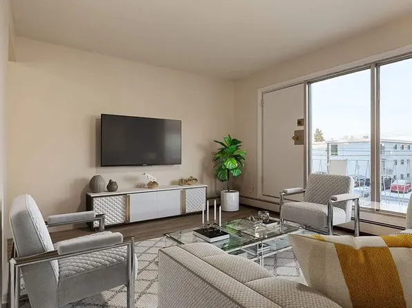 11040 83rd St NW #101, Edmonton, AB T5H 1M3